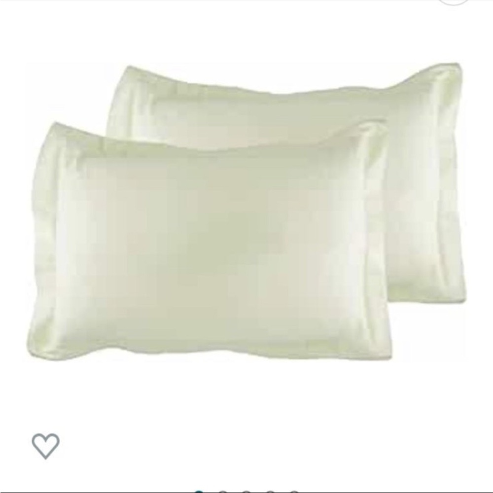 Elegant Cream Pillowcases